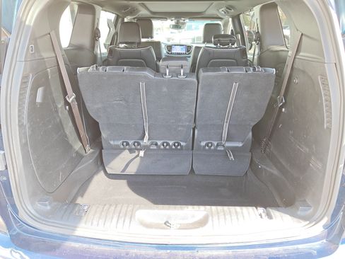 Used 2025 Chrysler Pacifica Limited FWD image 32