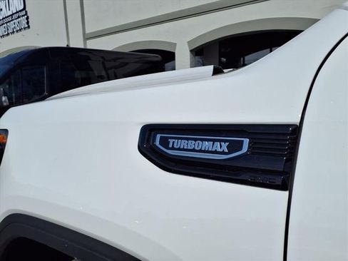 Used 2025 GMC Sierra 1500 Elevation image 11