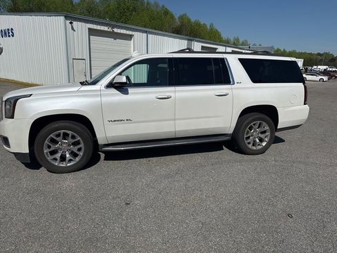 Used 2017 GMC Yukon XL SLT w/ Open Road Package image 7