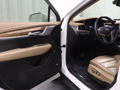 Used 2020 Cadillac XT5 Premium Luxury w/ Platinum Package FWD image 7