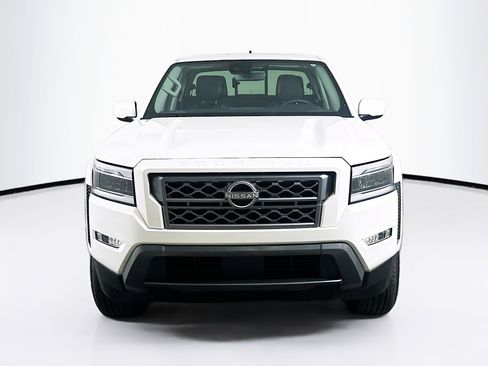 Used 2024 Nissan Frontier SL image 2