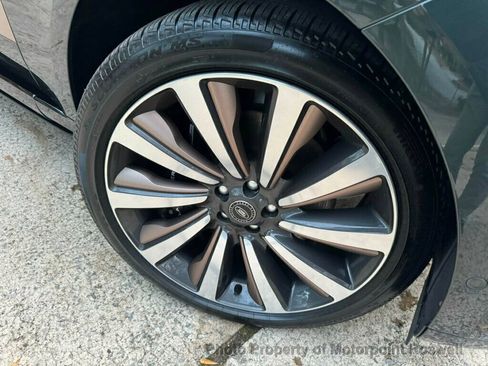 Used 2025 Land Rover Range Rover SV image 24