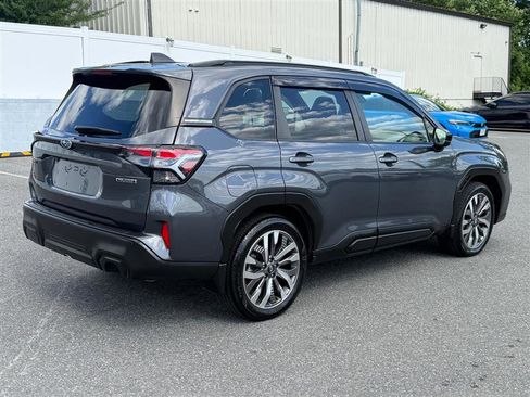 Used 2025 Subaru Forester Touring w/ Popular Package - Touring AWD/4WD image 8