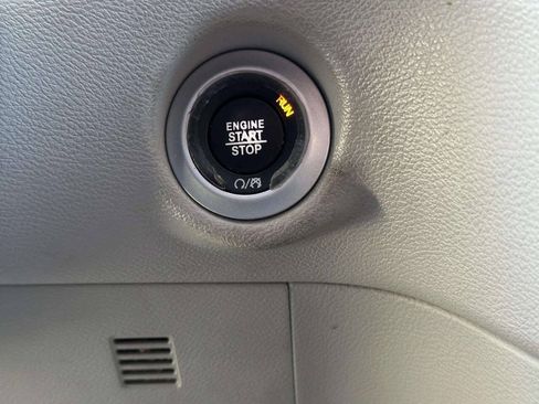 Used 2017 Chrysler Pacifica Touring Plus w/ Tire & Wheel Group FWD image 37