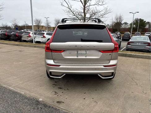 Used 2024 Volvo XC60 B5 Core w/ Climate Package image 3