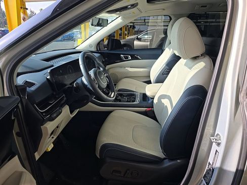 Used 2025 Kia Carnival SX Prestige FWD image 8