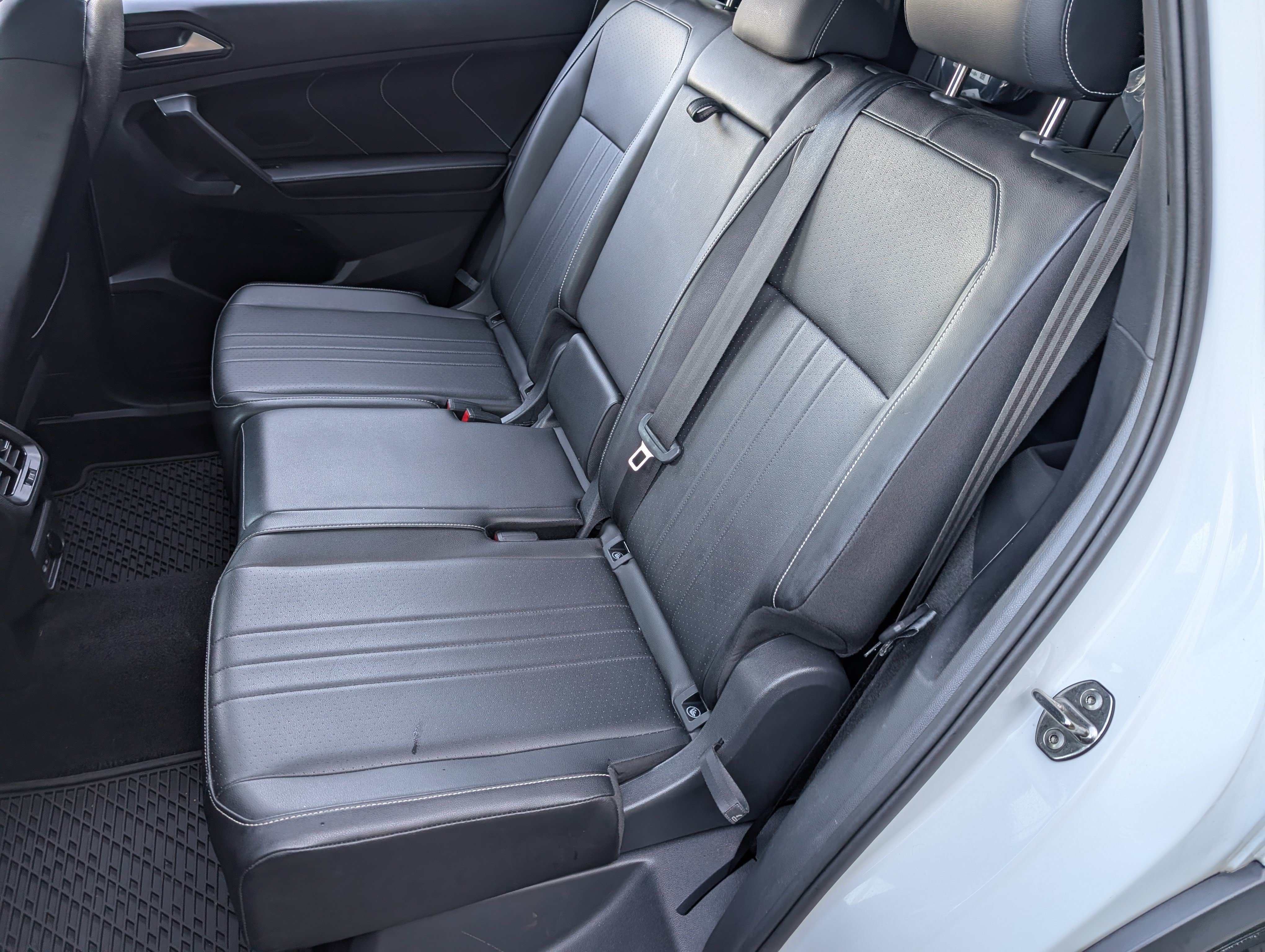 Used 2023 Volkswagen Tiguan SE R-Line FWD image 18