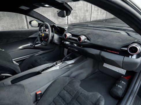 Used 2022 Ferrari 812 Competizione image 12