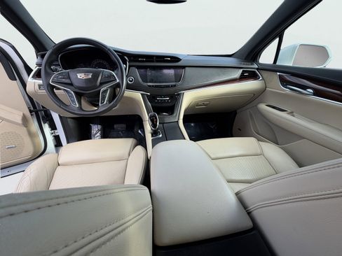 Used 2017 Cadillac XT5 Luxury w/ Driver Awareness Package image 2