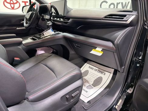 Used 2026 Toyota Sienna XSE image 11