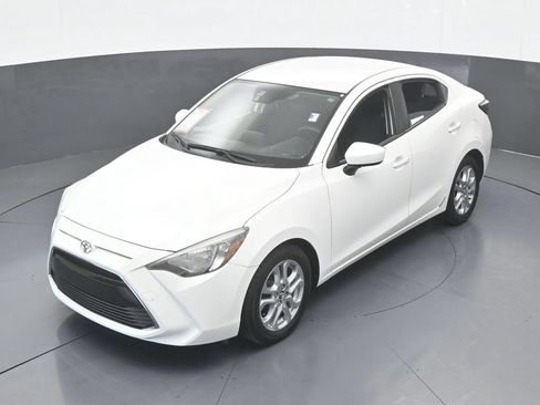Used 2017 Toyota Yaris iA FWD image 48