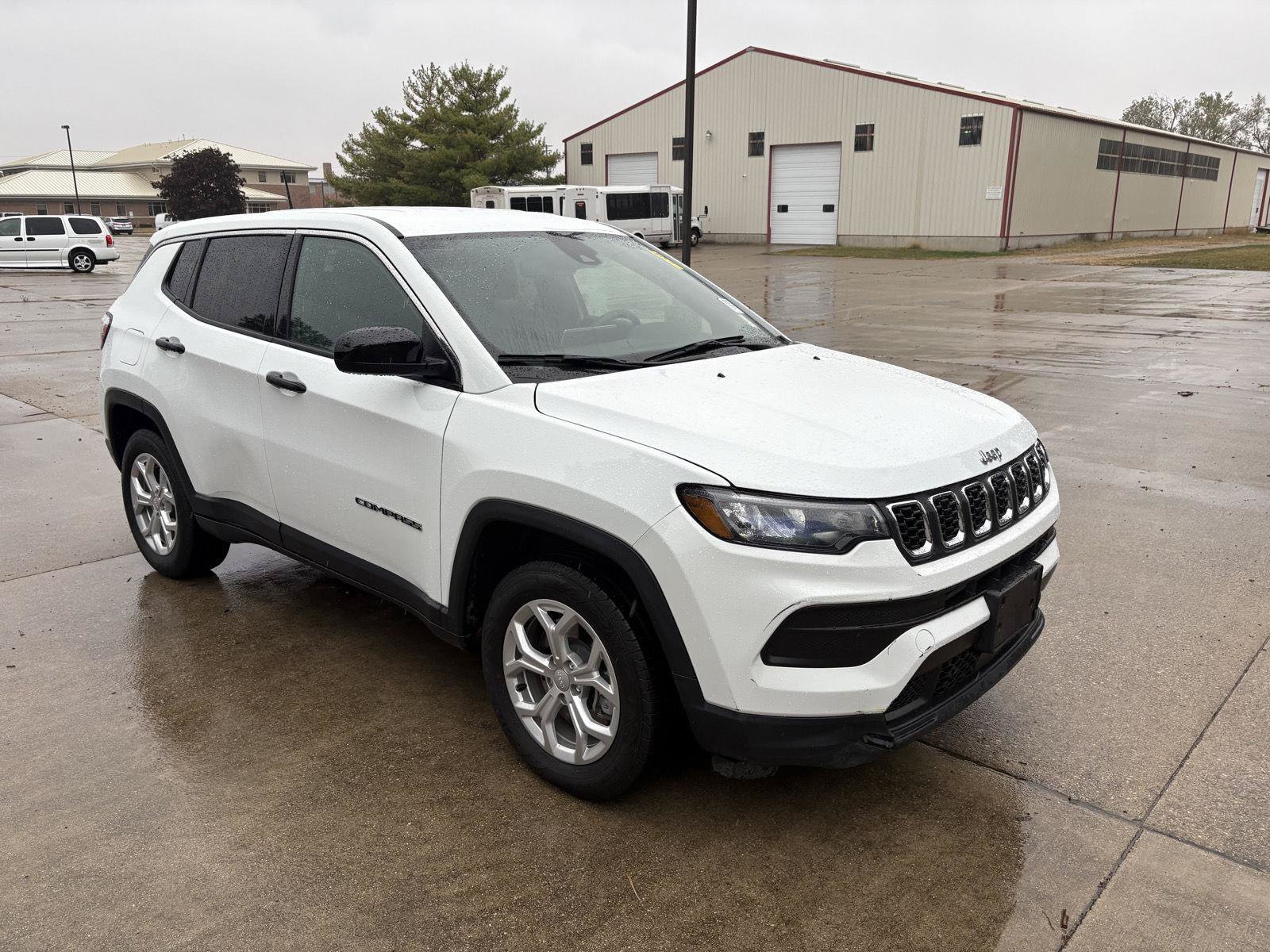 Used 2024 Jeep Compass Sport AWD/4WD image 2