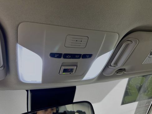 Used 2022 Toyota Corolla LE image 21