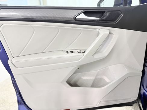 Used 2022 Volkswagen Tiguan SE image 11