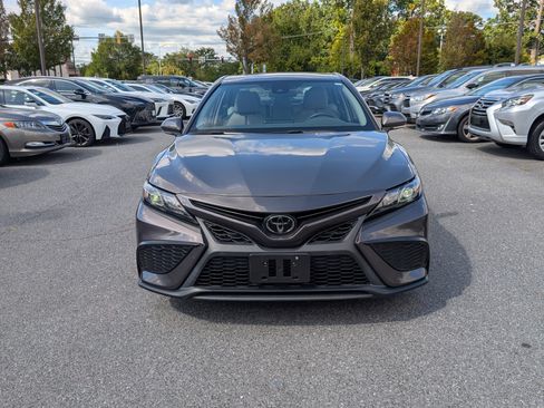 Used 2022 Toyota Camry SE image 8