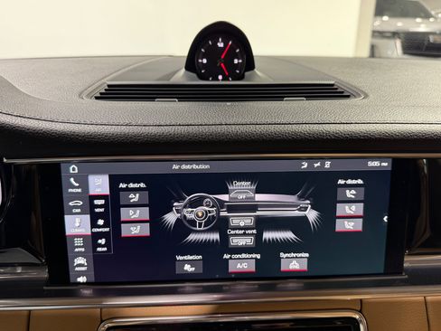 Used 2018 Porsche Panamera 4S AWD/4WD image 32