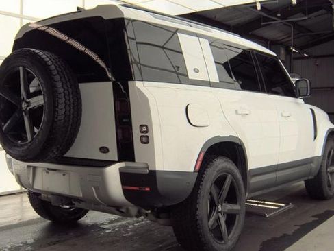 Used 2020 Land Rover Defender 110 SE image 3
