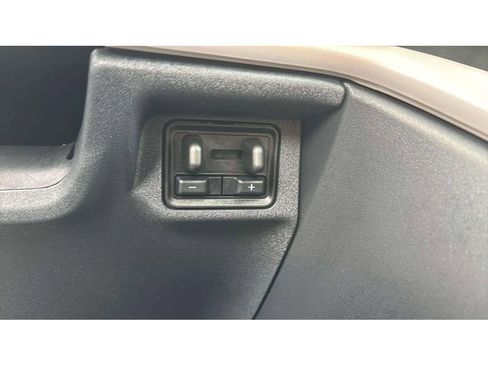 Used 2025 Ford Expedition Active image 24