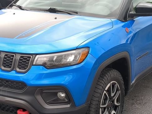 Used 2025 Jeep Compass Trailhawk AWD/4WD image 10