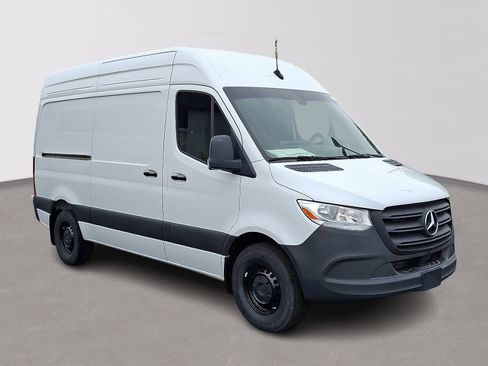 Used 2024 Mercedes-Benz Sprinter 2500 image 3