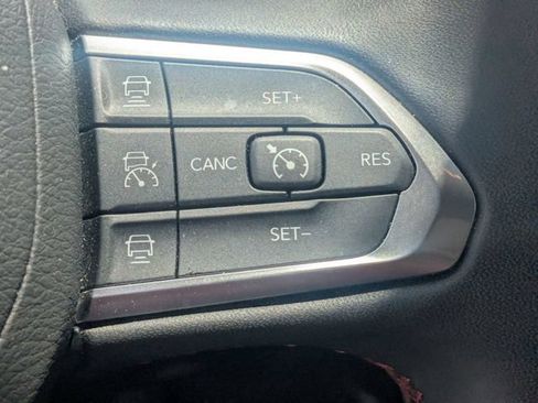 Used 2025 Jeep Compass Trailhawk AWD/4WD image 18