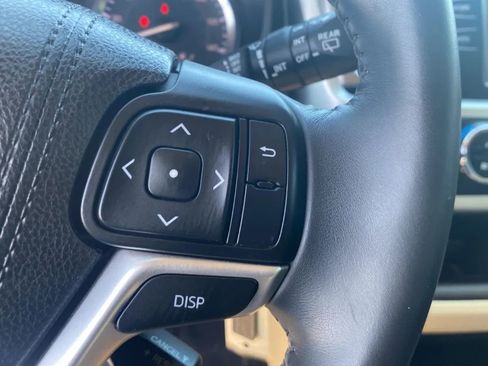 Used 2016 Toyota Highlander Plus AWD/4WD image 22