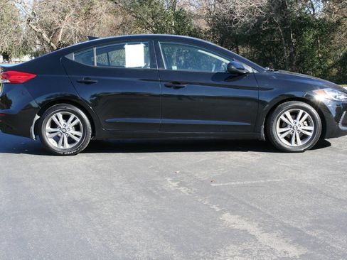 Used 2017 Hyundai Elantra SE image 4