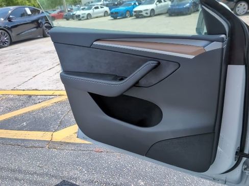 Used 2022 Tesla Model Y Performance image 20