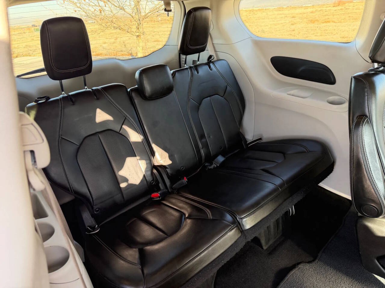 Used 2020 Chrysler Voyager Lxi FWD image 17