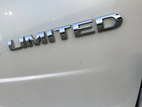 Used 2013 Ford Edge Limited w/ Driver Entry Pkg FWD image 13