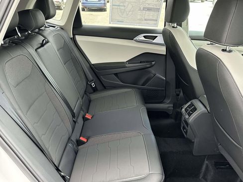 New 2025 Volkswagen Taos SE image 15