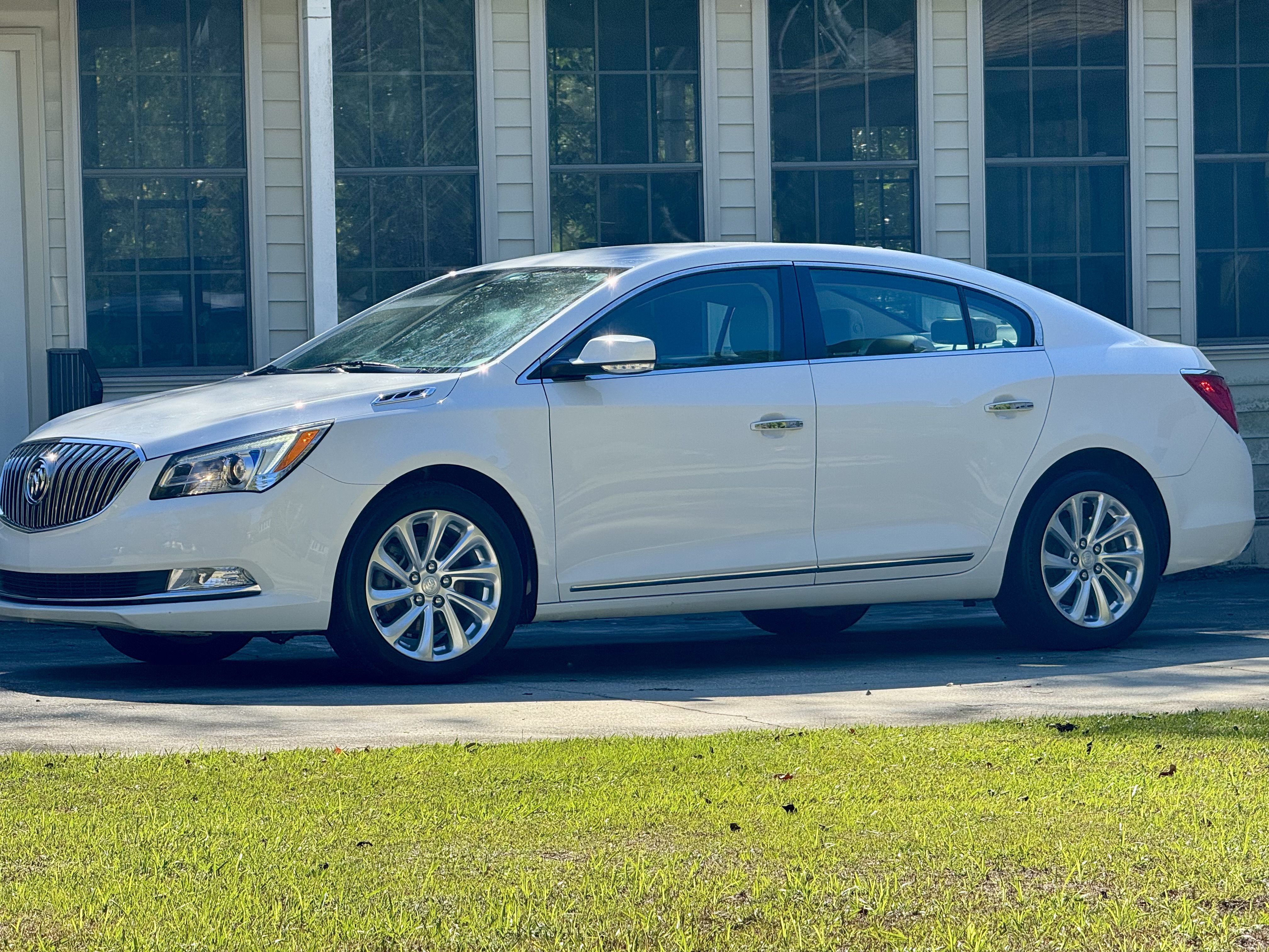 Used 2014 Buick LaCrosse Leather FWD image 3