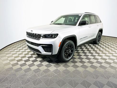 New 2026 Jeep Grand Cherokee Altitude AWD/4WD image 5