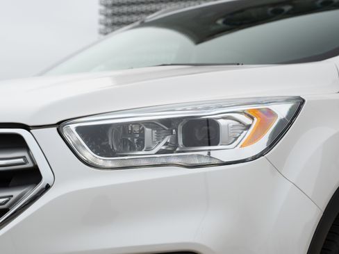 Used 2018 Ford Escape Titanium w/ Ford Safe & Smart Package image 33