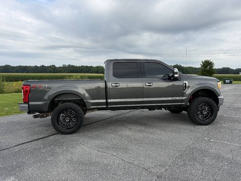 Used 2017 Ford F250 XLT w/ XLT Premium Package AWD/4WD image 6