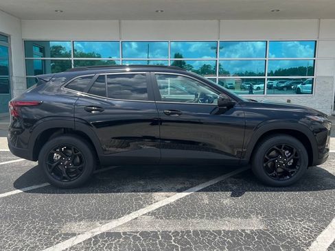 New 2026 Chevrolet Trax LT w/ Driver Confidence Package FWD image 3