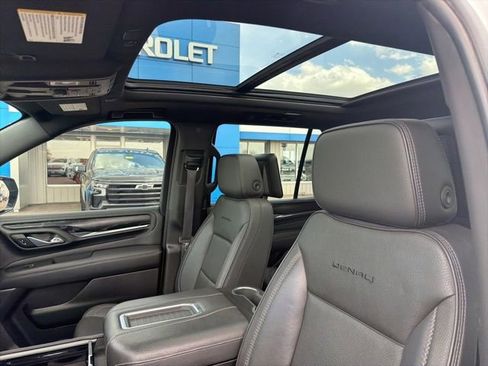 Used 2021 GMC Yukon Denali w/ Denali Ultimate Package AWD/4WD image 8