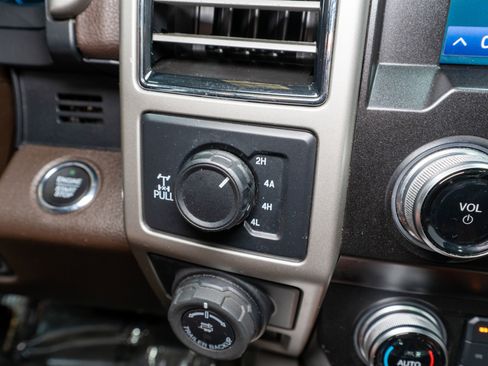 Used 2020 Ford F150 King Ranch w/ Equipment Group 601A Luxury AWD/4WD image 28