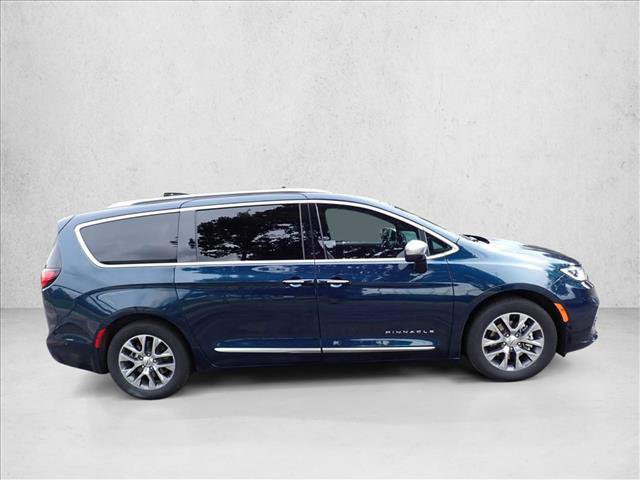 Used 2024 Chrysler Pacifica Pinnacle FWD image 4
