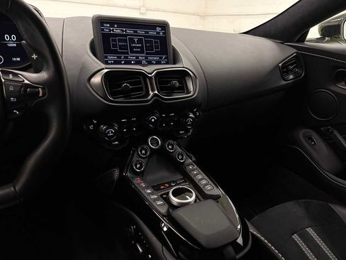 Used 2022 Aston Martin V8 Vantage image 25