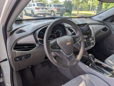 Used 2025 Chevrolet Malibu LT FWD image 30