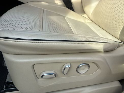 Used 2023 Cadillac Escalade Premium Luxury w/ Performance Package image 12