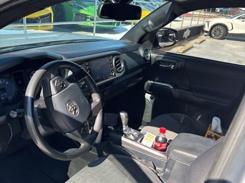 Used 2020 Toyota Tacoma TRD Sport image 2