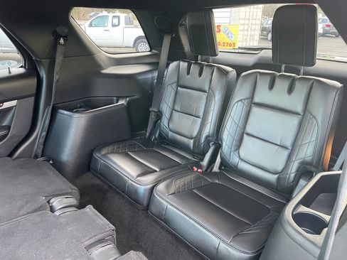 Used 2018 Ford Explorer Platinum AWD/4WD image 40