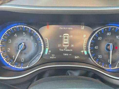Used 2023 Chrysler Pacifica Touring-L FWD image 30