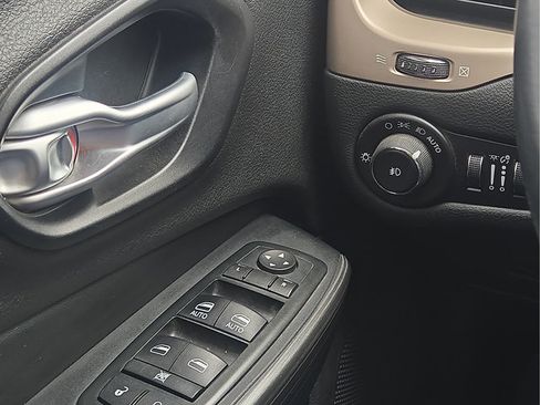 Used 2015 Jeep Cherokee Limited AWD/4WD image 13