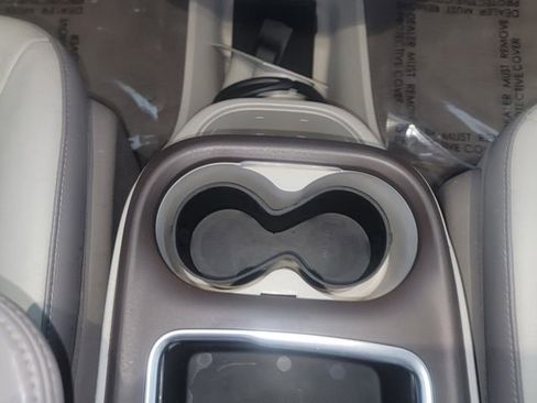 Used 2019 Chrysler Pacifica Touring-L Plus w/ Advanced Safetytec Group image 25