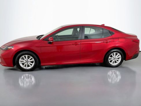 Used 2025 Toyota Camry LE image 4