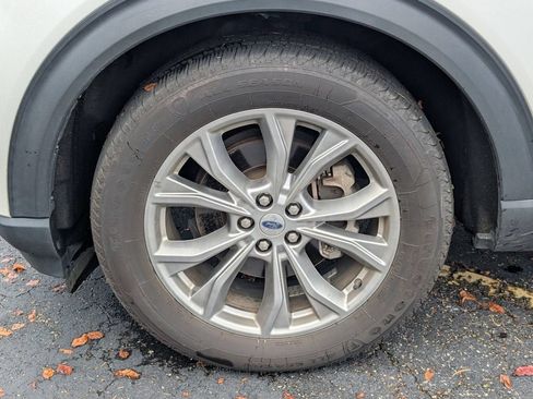 Used 2022 Ford Explorer Limited w/ Equipment Group 301A RWD image 12