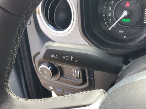 Used 2025 Jeep Wrangler Unlimited Sahara AWD/4WD image 25